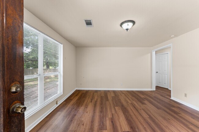Building Photo - 1505 Gladiola Ave