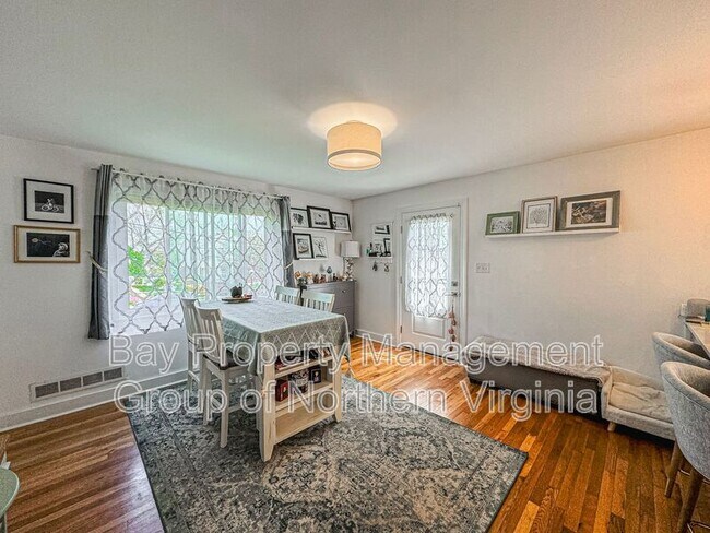 Building Photo - 2411 Riverview Terrace