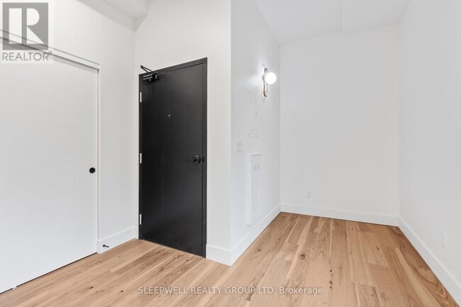 Building Photo - 476-476 Rue Wilbrod St