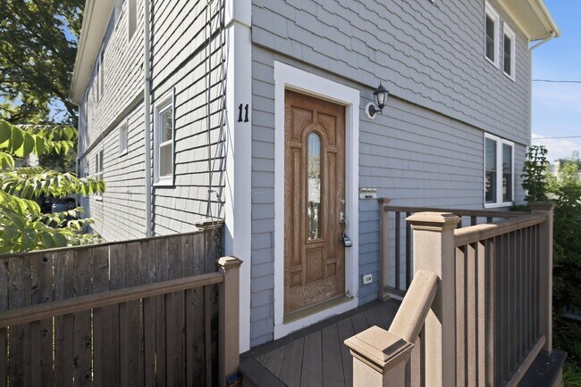 Foto del edificio - 11 Hicks Ave
