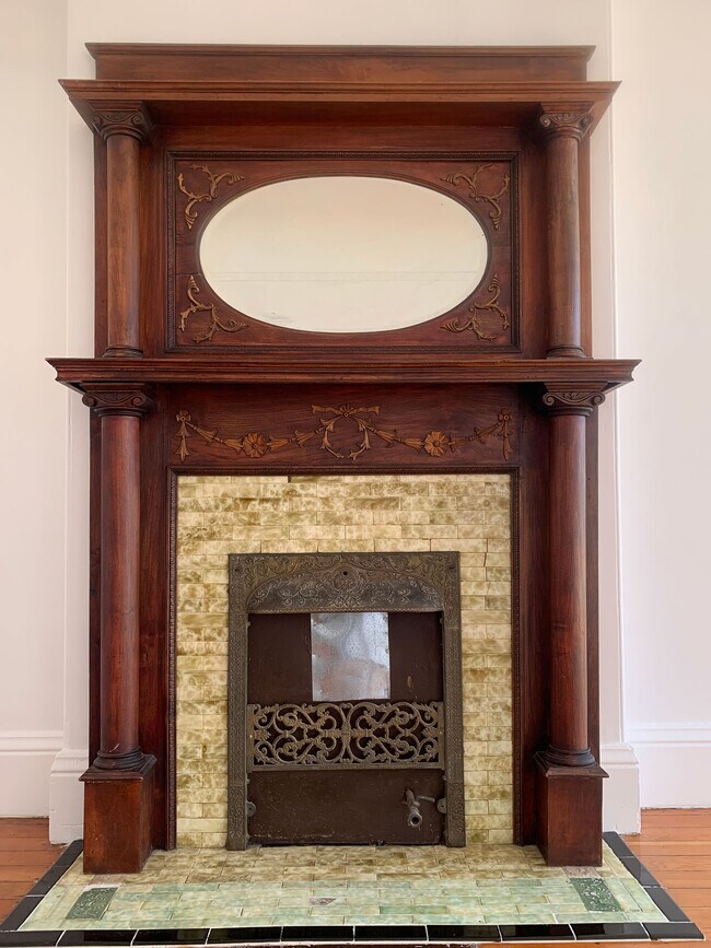 Original fireplace - 22 Steiner St
