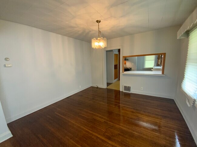 Building Photo - 1217 Harmon St