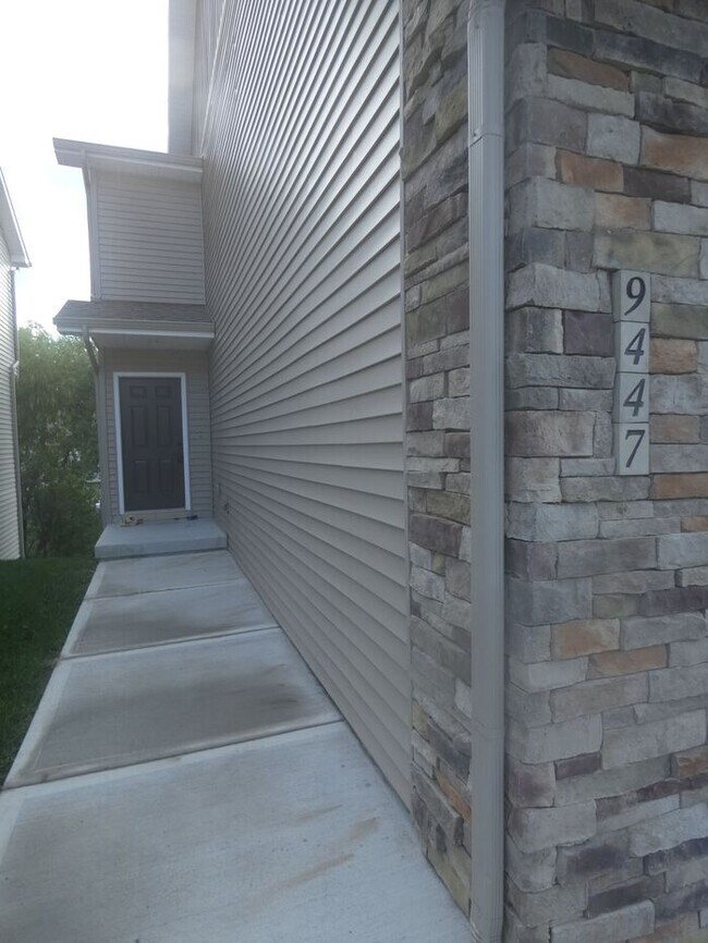 Foto del edificio - Beautiful Town Home!