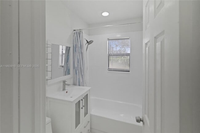 Building Photo - 1425 NW 10th Pl