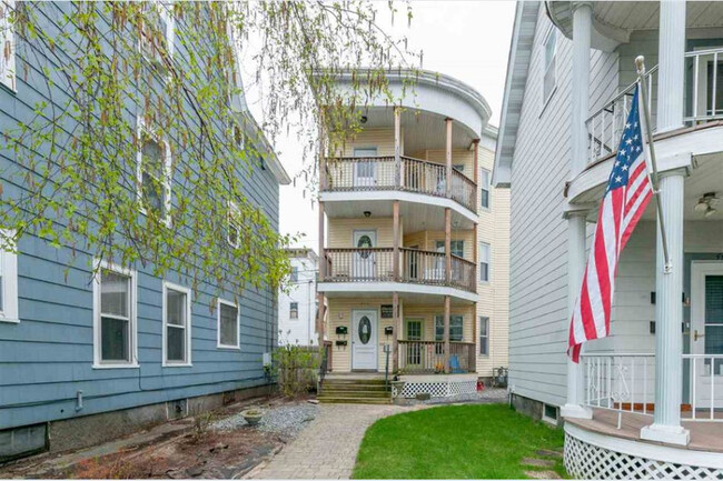 Building Photo - 434 Notre Dame Ave