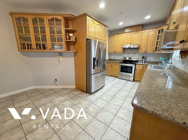 Building Photo - 759 E 51st Ave