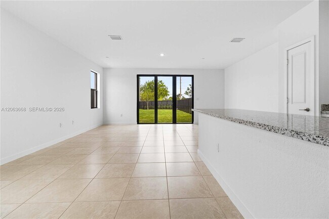 Foto del edificio - 22340 SW 115th Ct