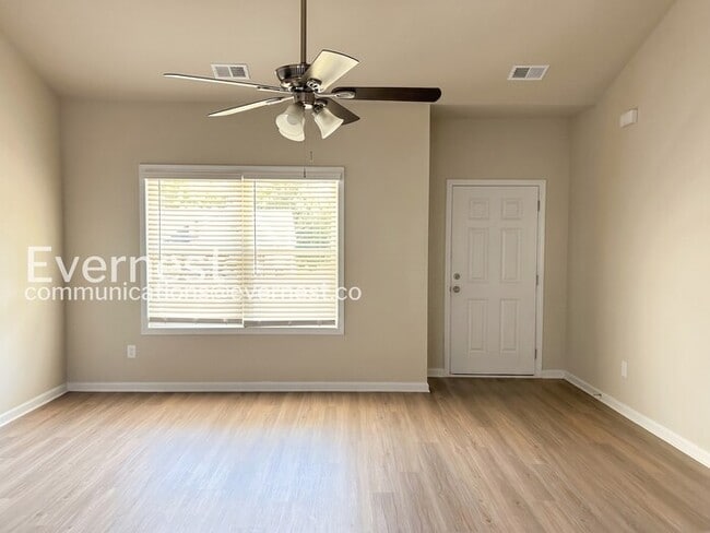 Building Photo - 4-Bed/2-Bath/Pet Friendly/Available Soon!