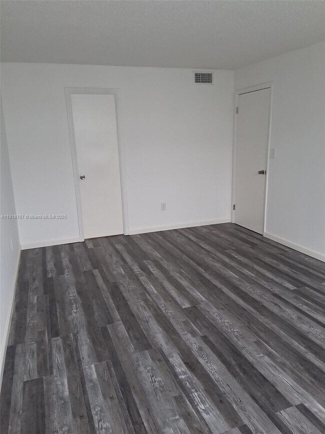 Foto del edificio - 492 NW 165th St