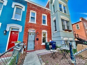 Building Photo - 936 4th St NE
