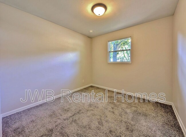 Foto del edificio - 6945 Goldilocks Ln