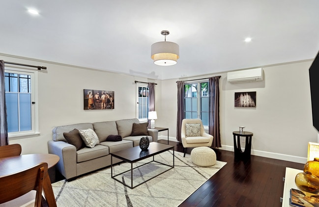 Living Room - 1118 Poinsettia Dr