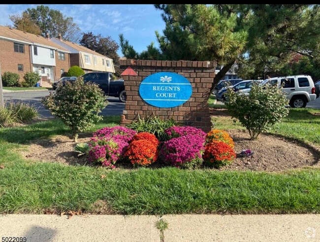 Building Photo - 1702 Regents Ct