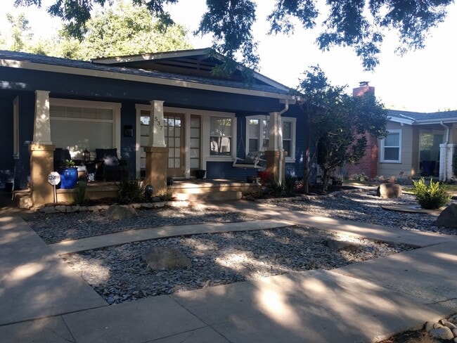 Building Photo - Craftsman Style Dream near Downtown