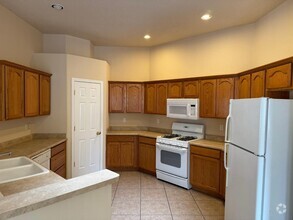 Building Photo - 9909 Geneva Dr NW
