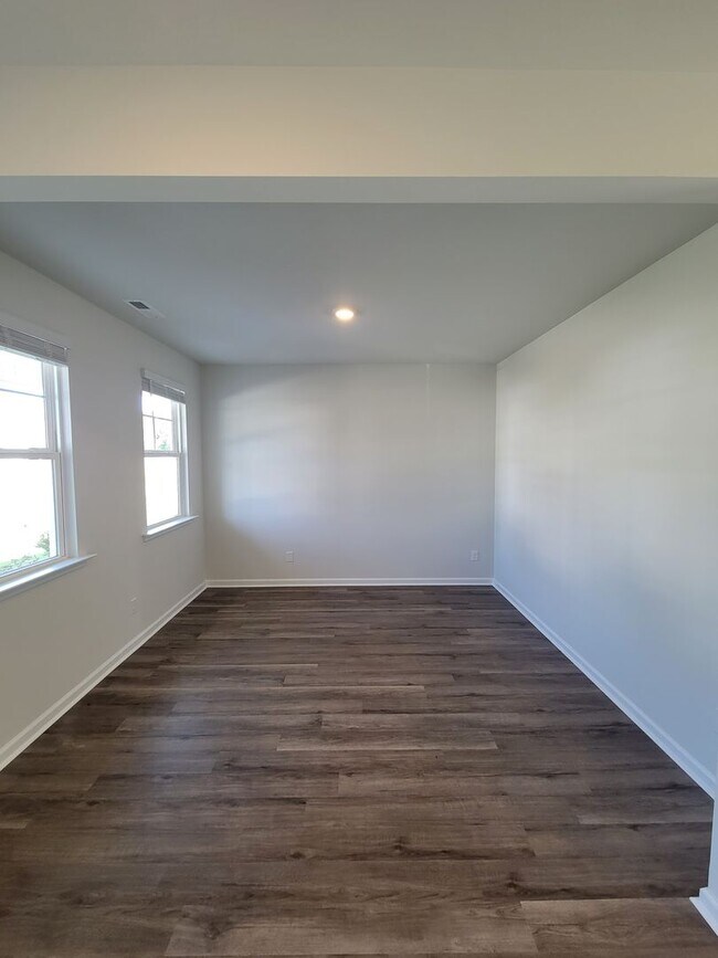 Foto del edificio - Fenced In, 4Bedroom In Sneads Ferry!