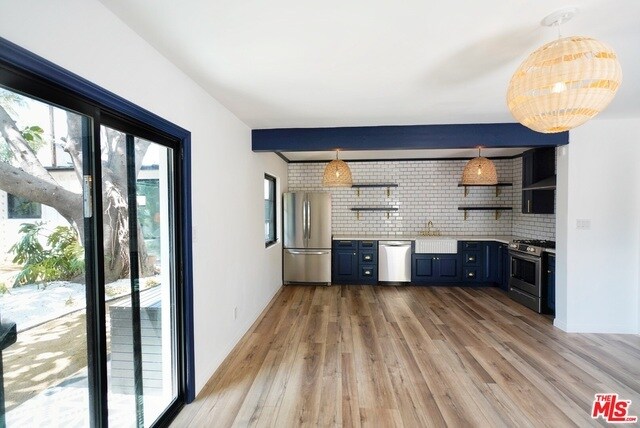 Building Photo - 319 1/2 Vernon Ave #B