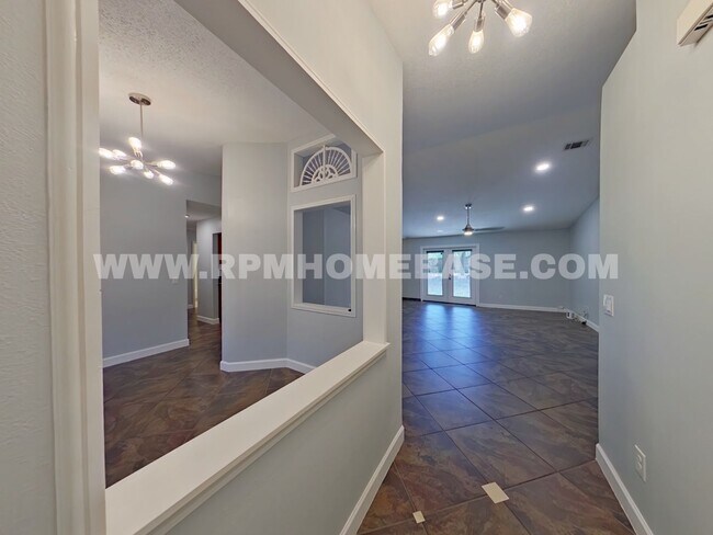 Foto del edificio - Charming 3-Bedroom Home with Brand New Windows, Garden Yard and Coffee Bar in Navarre