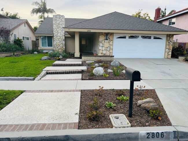 Stylish Single-Story Living in Coveted South Coast Metro - Stylish Single-Story Living in Coveted South Coast Metro House