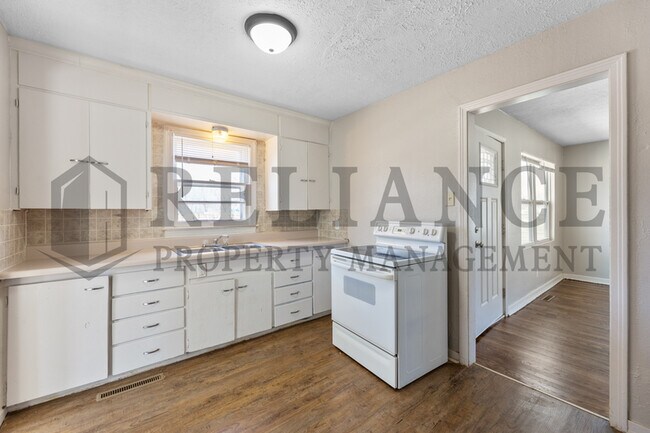 Foto del edificio - 1334 S Dodge Ave