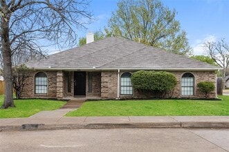 Building Photo - 440 Derby Ln