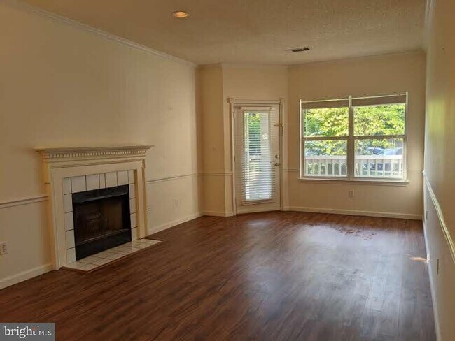 Building Photo - 13068 Autumn Woods Way