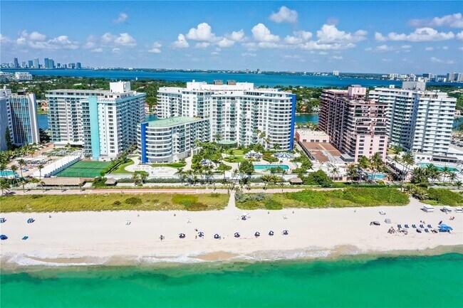 Foto del edificio - 5151 Collins Ave