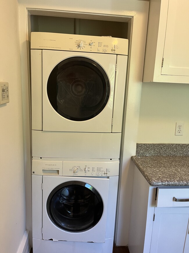 Washer/Dryer - 502 N Kingsley Dr