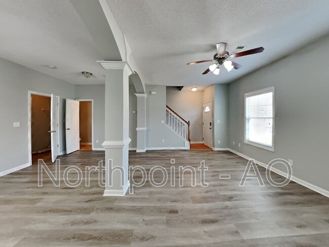 Building Photo - 8617 Thomas Ln