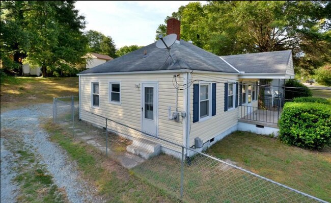 Fotografía del edificio - 1607 Robinhood Rd