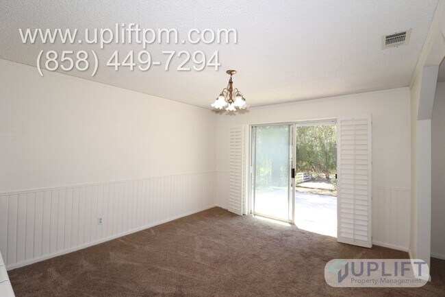 Foto del edificio - 3 Bedroom 2 Bathroom home on half acre in ...