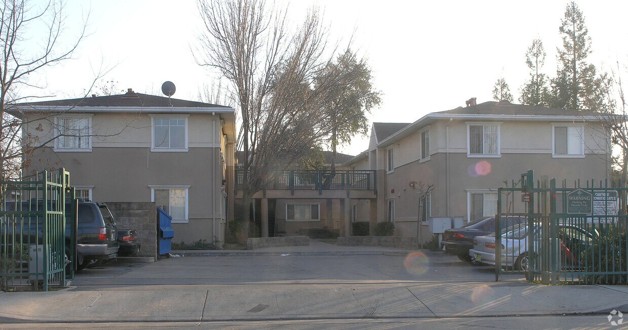Primary Photo - 402 Carroll Ave