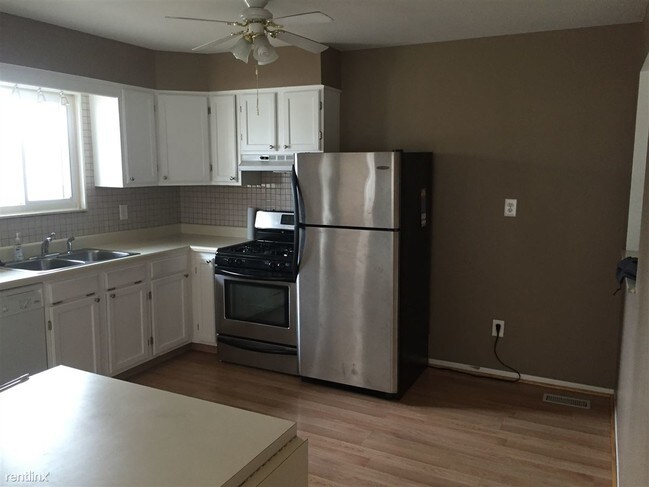 Foto del edificio - 432 Hillcrest Ct