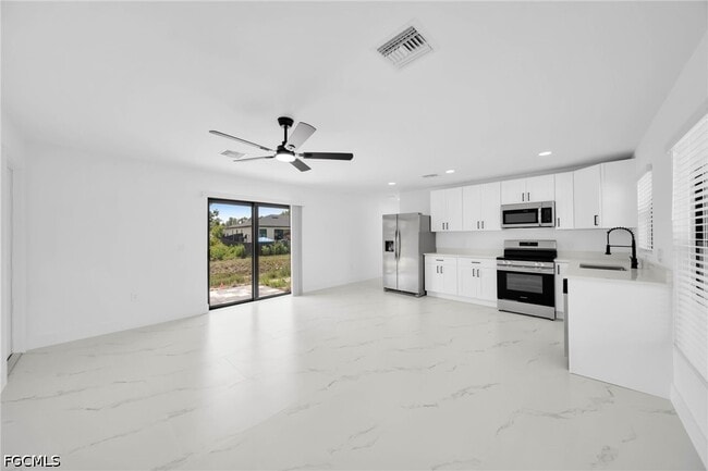 Building Photo - 4985 Fairway Ct