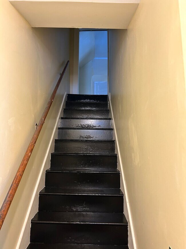 Building Photo - 3 bedrooms 1 bathroom house by Augsburg University