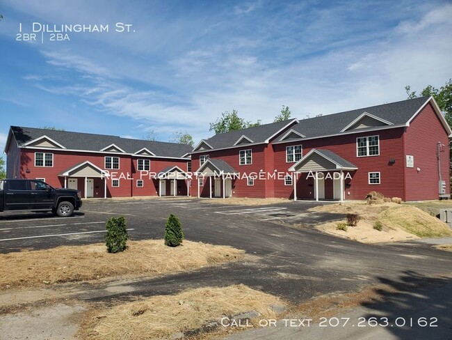 Building Photo - Elegant and Modern Townhouse Downtown - #1