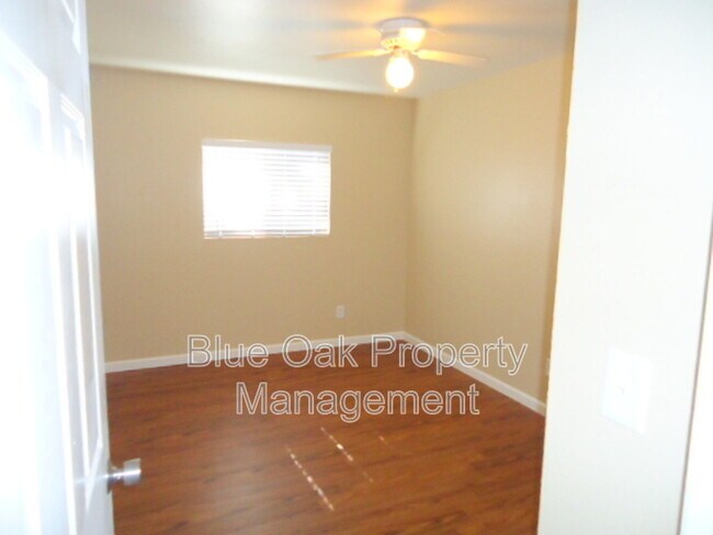 Building Photo - 403 Maple St