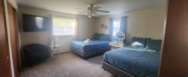 2do dormitorio espacioso con DOS camas QUEEN - 5914 Wilson Dr