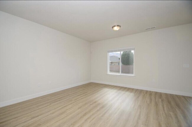 Building Photo - 1109 W 600 S
