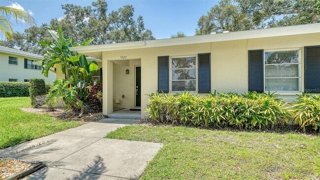 Foto del edificio - 7820 Palm Aire Ln