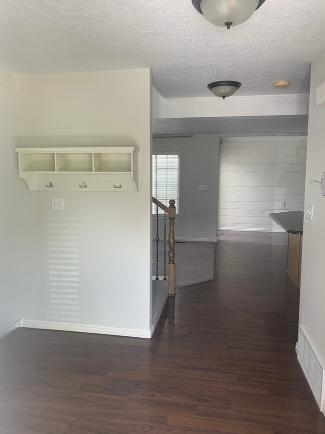 Building Photo - 807 E 10 S
