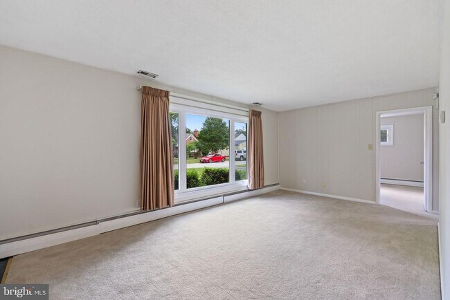 Building Photo - 8005 Woodholme Cir