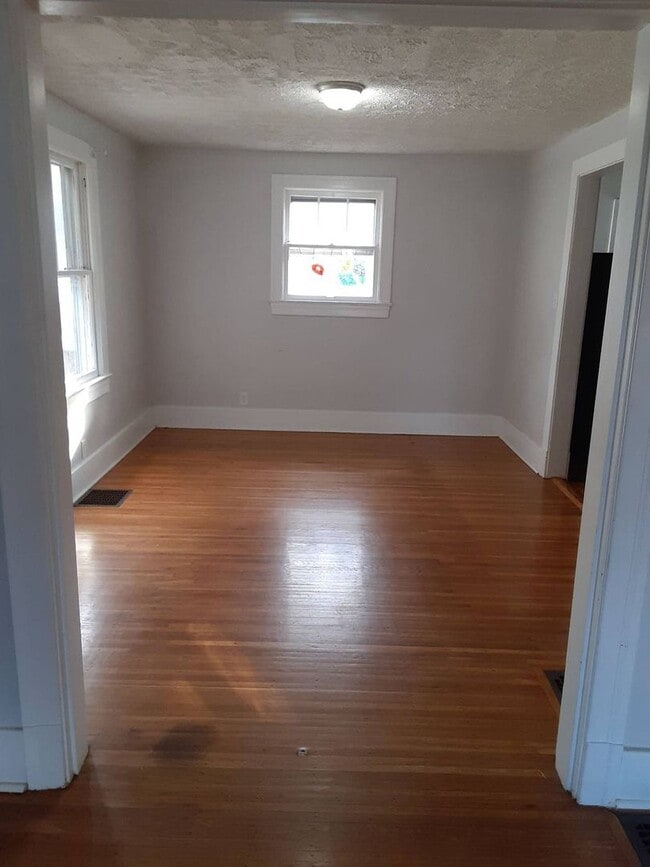 Building Photo - 2BR/2BA house