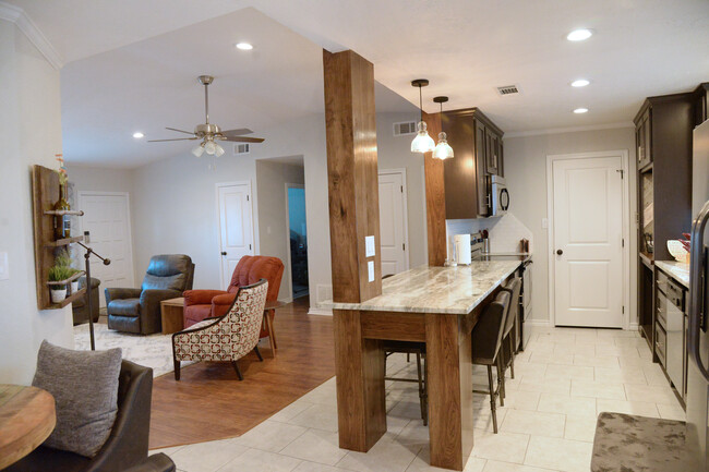 Kitchen - 2210 Quail Hollow Dr