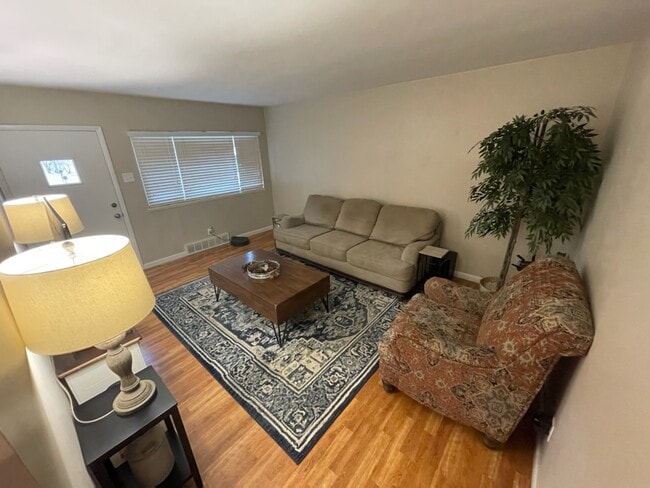 Building Photo - 784 Rojean Dr