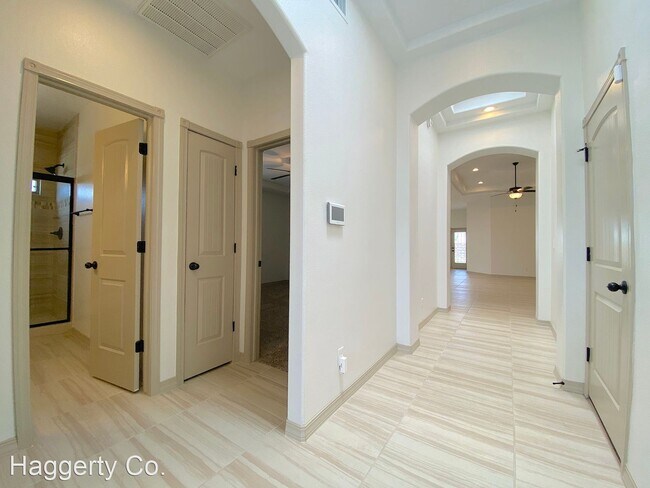 Building Photo - 4 br, 3 bath House - 14517 Petralia