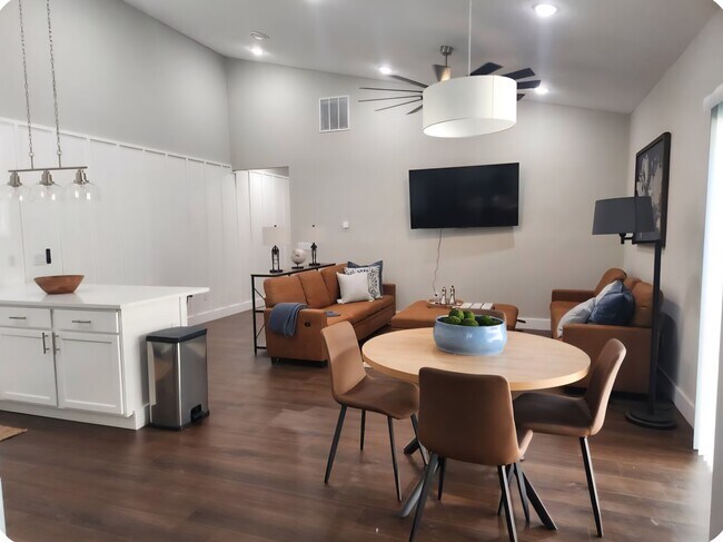 Sala de estar - 6378 W Flanders Ln