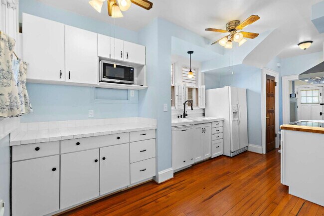 Foto del edificio - Colonial Place Rental