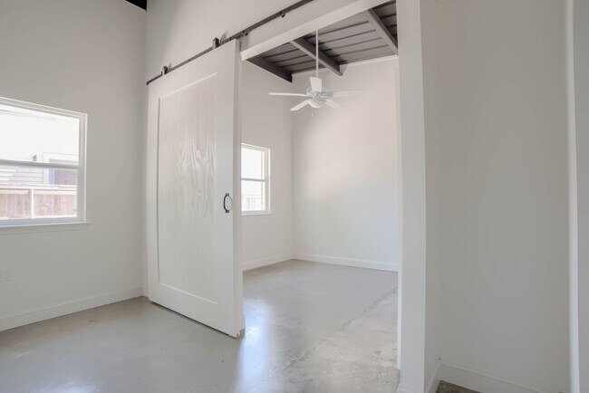 Foto del edificio - 728 Desire St