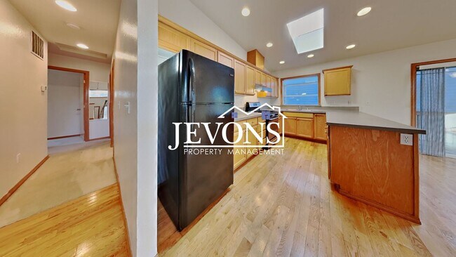 Foto del edificio - $500 Rent Credit - Spacious 5-bedroom home...